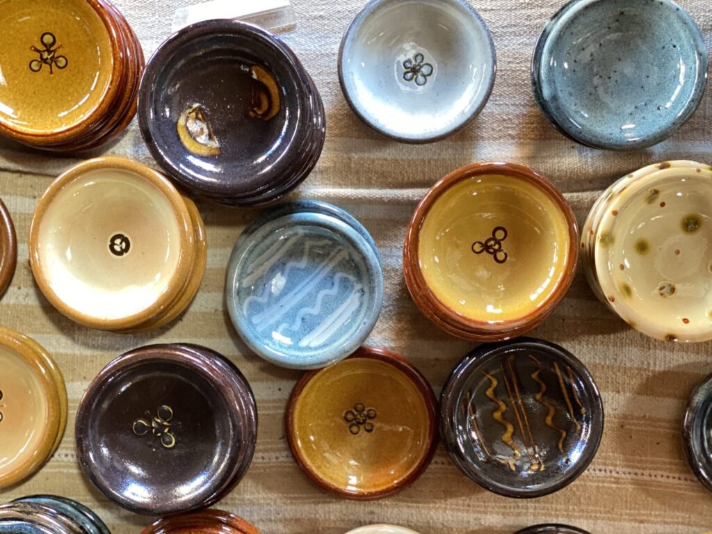 どこか懐かしい器､スリップウェア -島根県湯町窯- | Pottery Circle